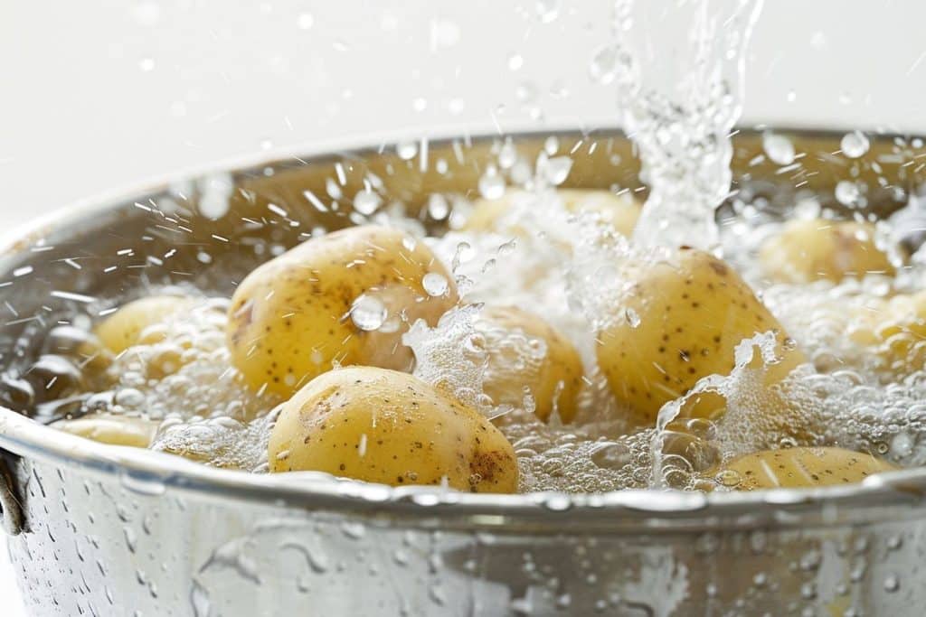 Cuisson pommes de terre à l'eau : maîtrisez le temps pour une texture parfaite